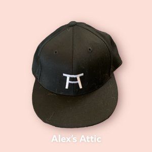 210 Fitted baseball hat size 6 7/8 to 7 1/4 pre owned